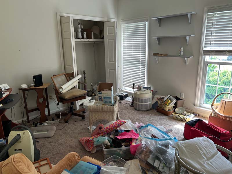 Picture of a home with junk and clutter being cleaned up by MAD junk removal